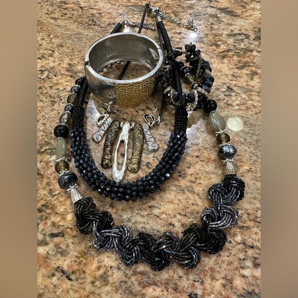 Elegant and Sparkly Black and Gold Beaded Bulk Necklaces and Bracelets